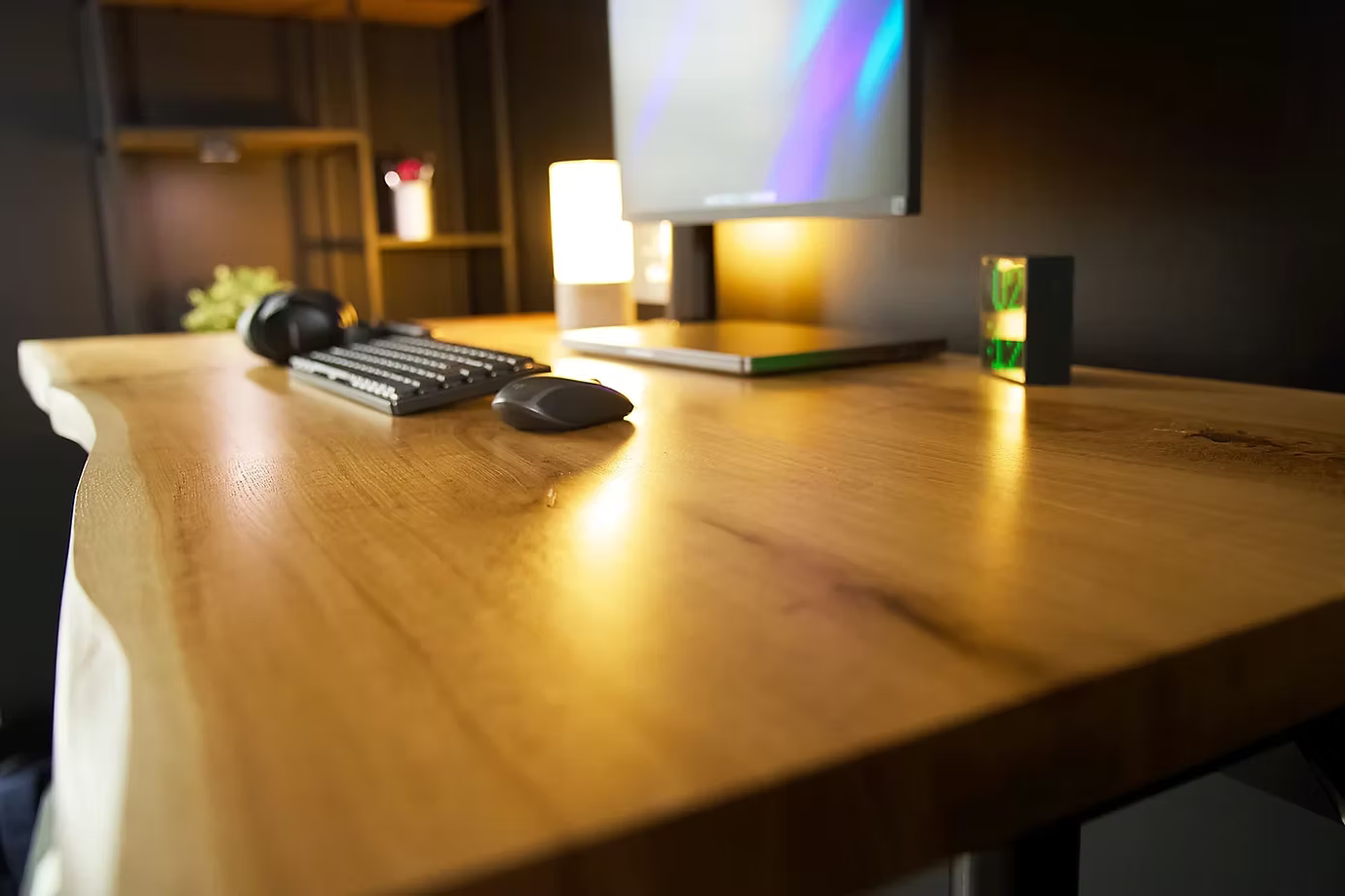 "Natural" Alive Oak Desktop
