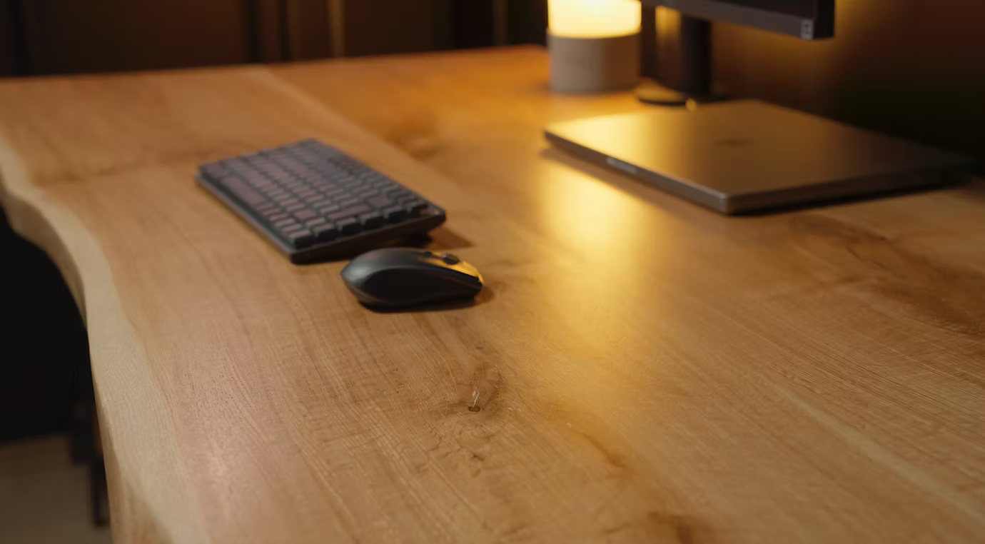 "Natural" Alive Oak Desktop