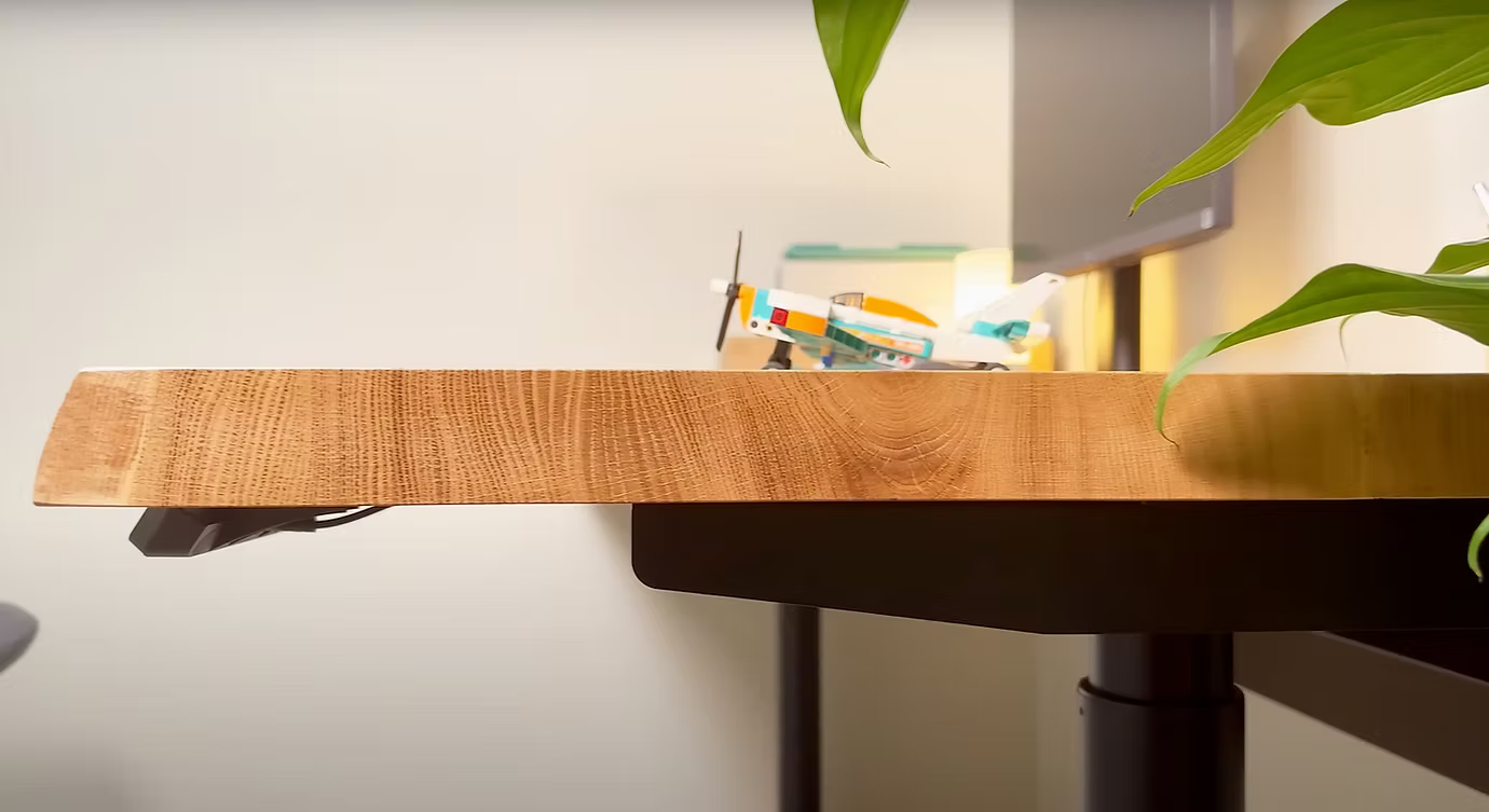 "Natural" Alive Oak Desktop