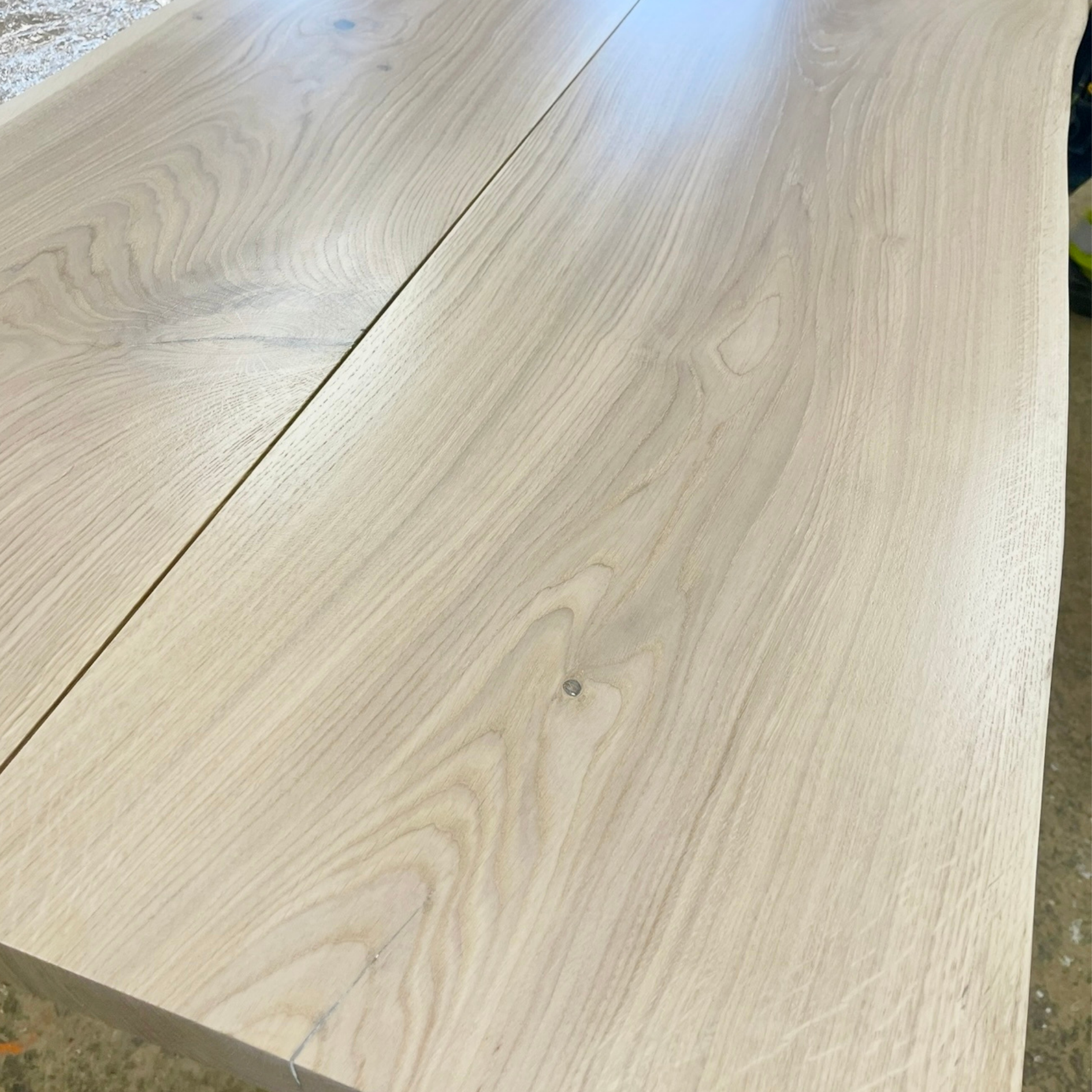 "Artic" Alive Oak Desktop